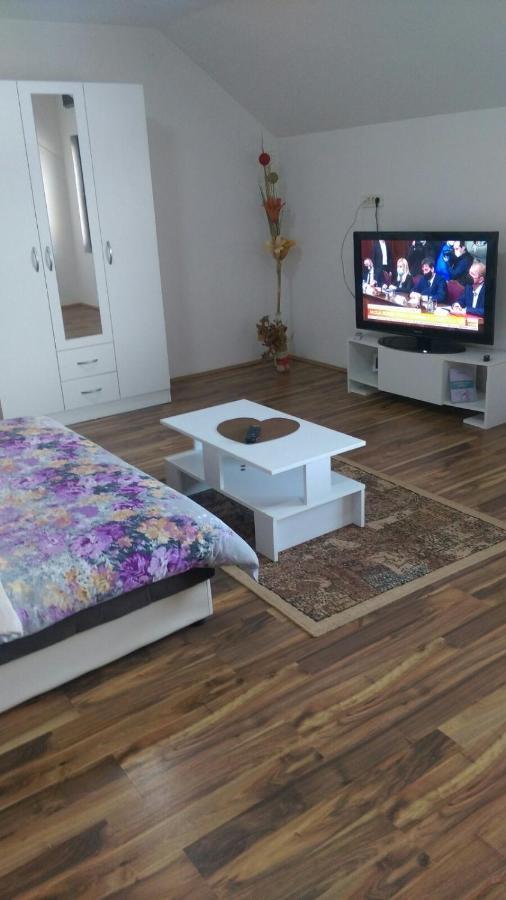 Ferienwohnung Stan Na Dan Gornji Milanovac-Centar-Nova Gradnja Exterior foto
